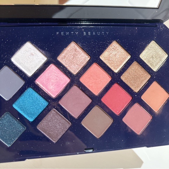 Fenty beauty eyeshadow palette - Picture 3 of 4
